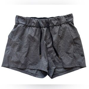 Lululemon On The Fly 2.5” Shorts Women’s 6 Gray Drawstring Pockets Stretch